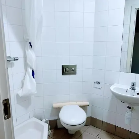 Ensuite Near Centre *