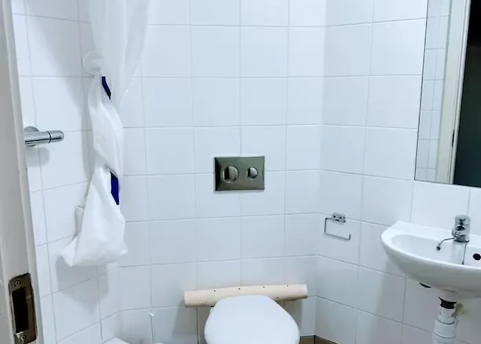 Cozy Ensuite Near Centre *