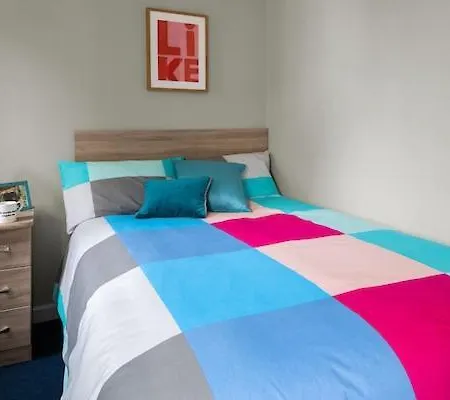 Cozy Ensuite Near Centre Kwatera prywatna *
